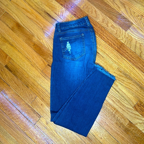 Women Ripped Jeans - Picture 3 of 4